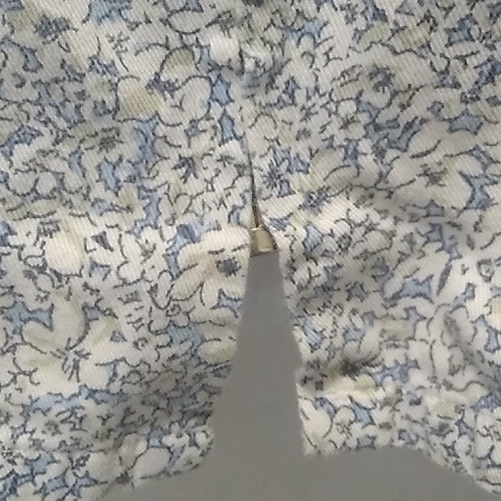 Cherokee 18 W Zippered Flowered Shirt - Picture 6 of 9